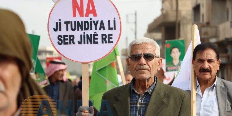 Mêr li dijî tundiya li ser jinê daketin qadan – Ev der Rojava ye!