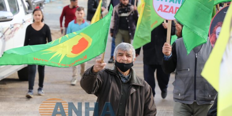 Mêr li dijî tundiya li ser jinê daketin qadan – Ev der Rojava ye!