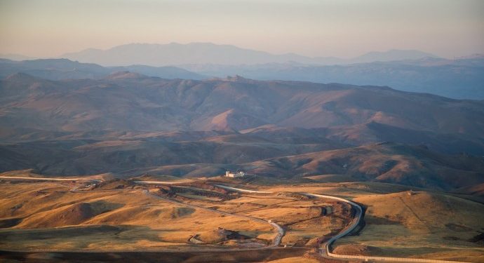 Ser sînor di bin navê “ewlehiya sînor” de hatiye vedand de cenazeyê zilamekê hat dîtin
