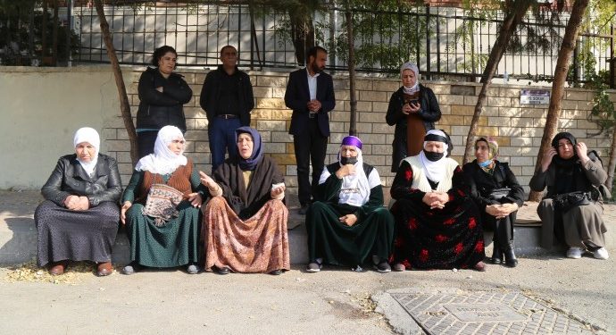 Heyeteke li Îzmîrê çû serdana dayîka Emîne Şenyaşar