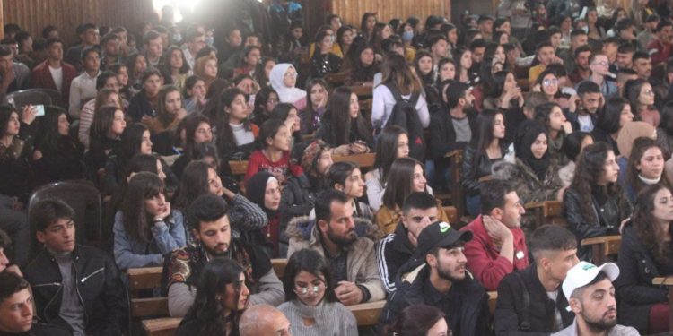 1. Konferansa Tevgera Xwendekarên Demokratîk ya li ser asta Cizîrê bi coşeke mezin destpê kir