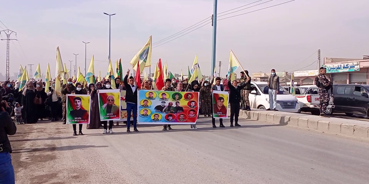 Ciwanên Reqayê ji bo azadiya fîzîkî ya Rêberê Gelan xwepêşandanek li dar xistin