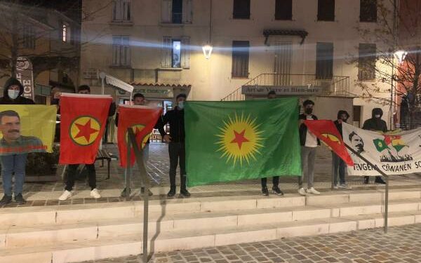 Ciwanên Kurd li Parîsê daketin qadan