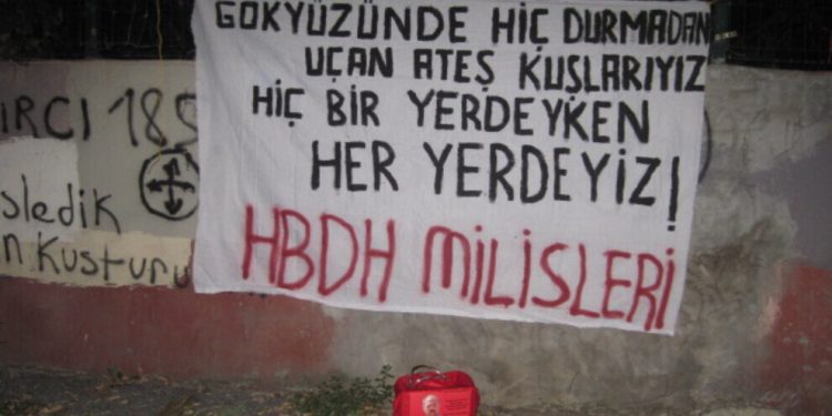 Noqteya kontrolê û qereqolê ya polîsan bi teqemeniyên bombebarkirî hatin lêdan