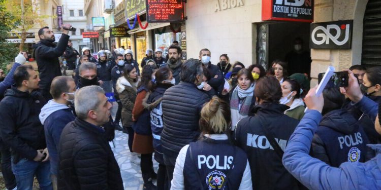 Polîsên Tirk parastvanên tacîz û tecavuzê ne – Nehîştin jin çalakiyan bikin