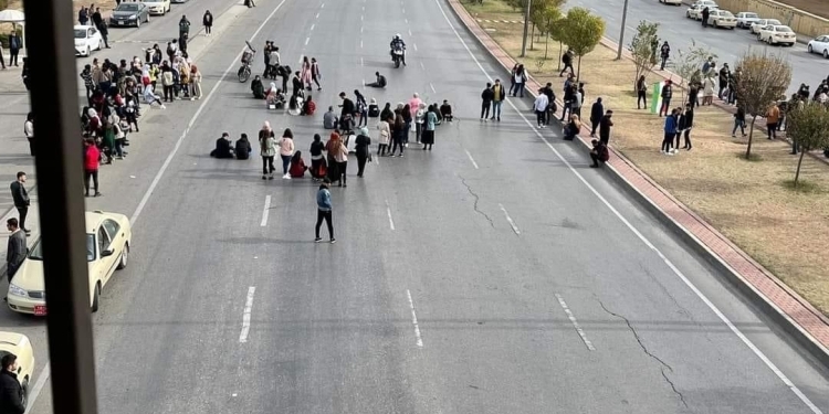 Xwendevanên Başûr dev ji qadan bernadin- Rêya sereke ya Silêmanî-Hewlêrê girtin