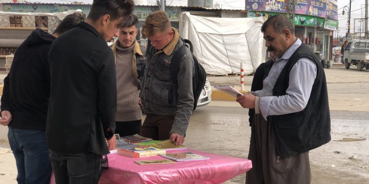 Ciwanan li Şengalê pirtûkên Rêberê Gelan belav kirin