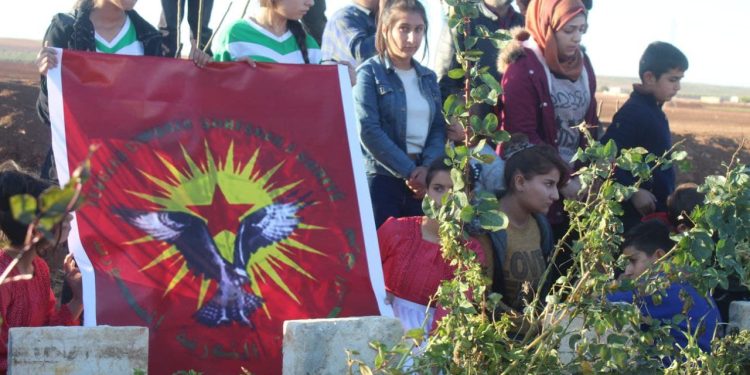 Di pêşengtiya ciwanan de gelên Şehbayê ji bo salvegera komkujiya Til Rifatê daket qadan