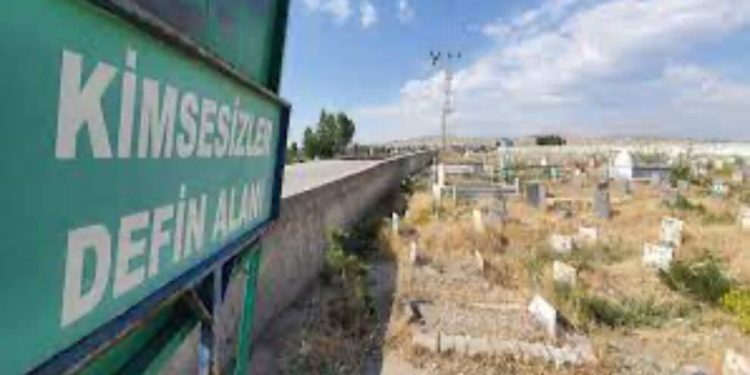 Gerîlayên şehîd bêyî ku testa DNA’yê were çêkirin li ‘Goristanan Bêkesan’ hatin veşartin