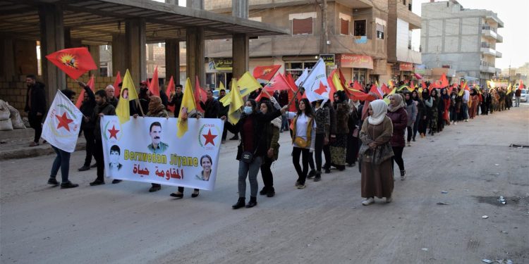 Li Hesekê Ciwanên PYD’ê û Gazî ji bo azadiya Rêber Apo meşiyan