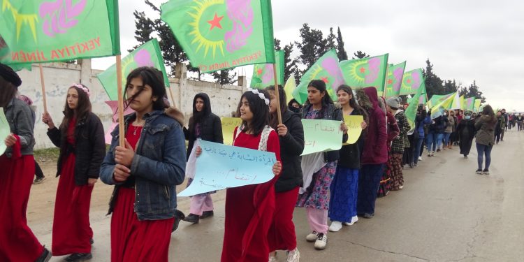 Jinên Ciwan li Şehbayê bi silogana “Bi xwe rêxistinkirinê em ê dagirkeriyê têk bibin şoreşa jinê misoger bikin” ve dest bi meşa dirêj kirin