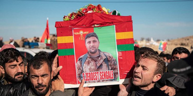 Rêveberiya Xweser a Şengalê: Bi hezaran ciwanên Êzidî li ser rêya Zerdeşt Şengalîne