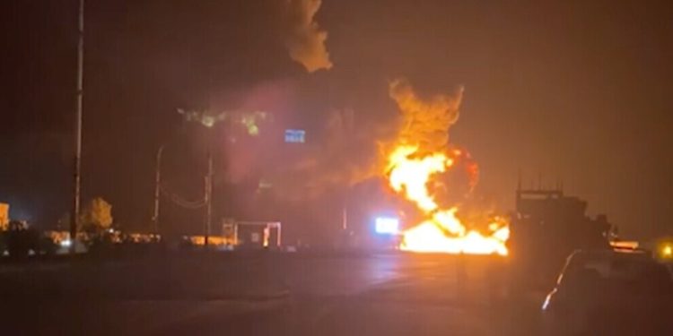 DAÎŞ’ê ji ber ku xwestin teslîm bibin herî kêm 7 kesên di girtîgehê de kuşt