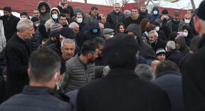 Şehîd Mehmet Hanefî Bîlgîn li Çewlikê bi merasîmeke girseyî hat definkirin