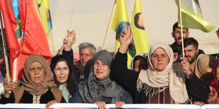 Meclîsa Malbatên Şehîdan: Heta ku cenazeyên şehîdên xwe werbigrin dê çalakiyên me bidomin