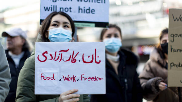 Li dijî zext û zordariya serdestan jinên Kurd, Fars û Efgan bi hev re daketin qadan