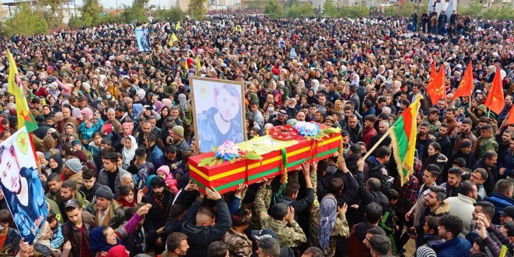 Li Qamişlo bi hezaran kes şehîdên xwe oxir dikin