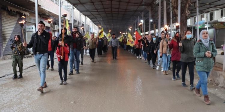 Ciwanên Dirbêsiyê li dijî komployê daketin qadan