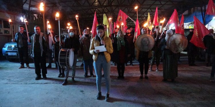 Li Dêrîkê Ciwanên Şoreşger êrişên dewleta Tirk a dagirker şermezar kirin