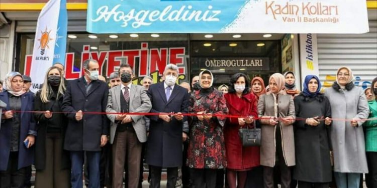 Qeyûmên li Wanê bi kêfî maeşan distînin