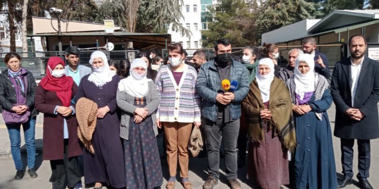 Nobeda Edaletê ya malbatên girtiyên nexweş û girtiyên cezayên wan qediyaye di roja 101’emîn de ye