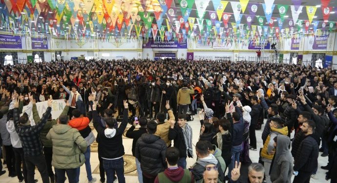 Meclîsa Ciwanan a HDP’ê: Em tiryakê bişikînin jiyaneke nû ava bikin