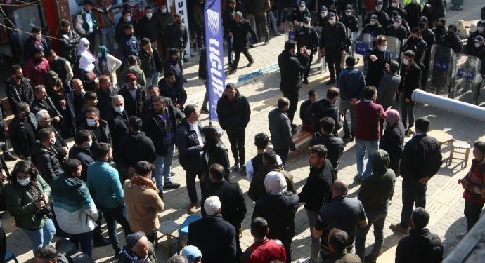 Vê carê jî Hezex û Qilêban daketin qadan – Hukumet îstifa