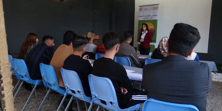 Semînera ciwanan ya li dijî koçberiyê û xwedî derketina welat