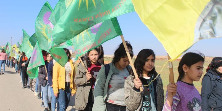 Jinên Ciwan li Şehbayê meşiyan – Hun nikarin vîna gelê Kurd dîl bigrin