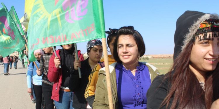 Jinên Ciwan li Şehbayê meşiyan – Hun nikarin vîna gelê Kurd dîl bigrin