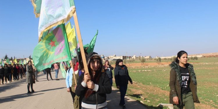 Jinên Ciwan li Şehbayê meşiyan – Hun nikarin vîna gelê Kurd dîl bigrin