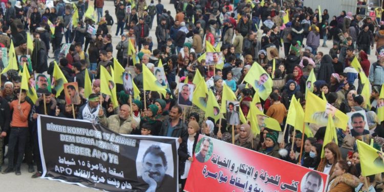 Bi deh hezaran şêniyên Efrînê li dijî komployê daketin qadan