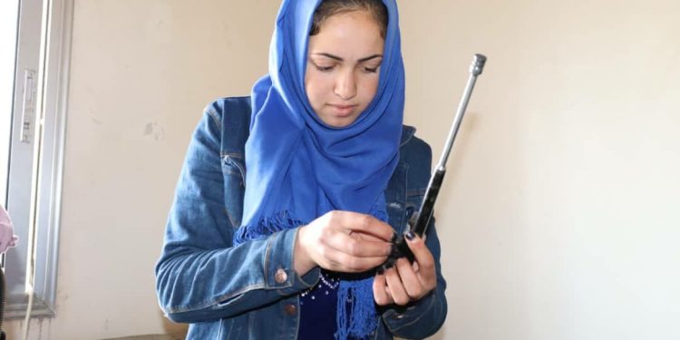 Yekitiya Jinên Ciwan li Hesekê perwerdeya leşkerî da jinên ciwan