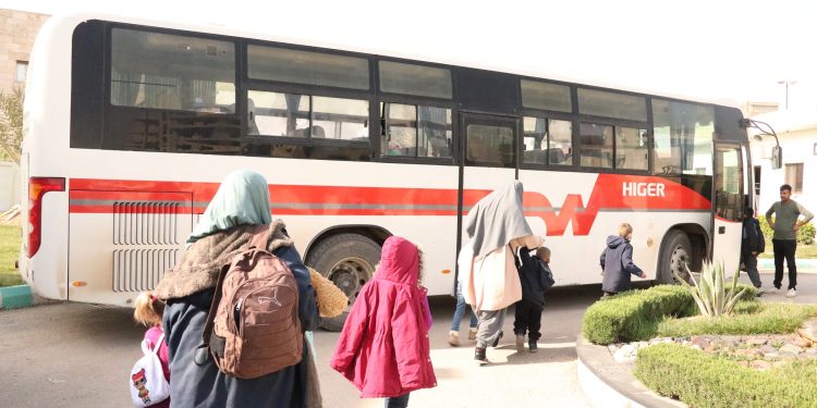 Rojava hêdî hêdî tê paqij kirin – 10 jinên DAIŞ’î û 27 zarok radestî Almanyayê hatin kirin