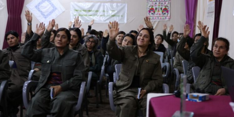 Tevgera Çandê ya Jinên Kevana Zêrîn konferansa xwe ya duyemîn li dar xist