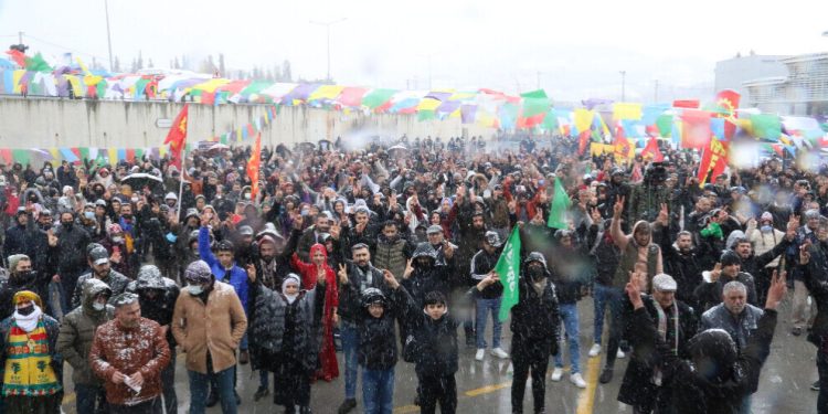 Li Kocaeliyê agirê Newrozê hat pêxistin; Em ê hemû tecrîd li vî welatî tên ferzkirin bi dawî bikin