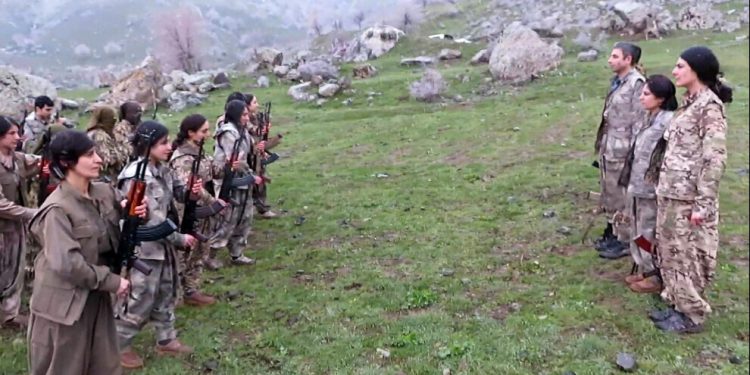 Gerîlayan li Xakurkê bi coşeke mezin Newroz pîroz kirin