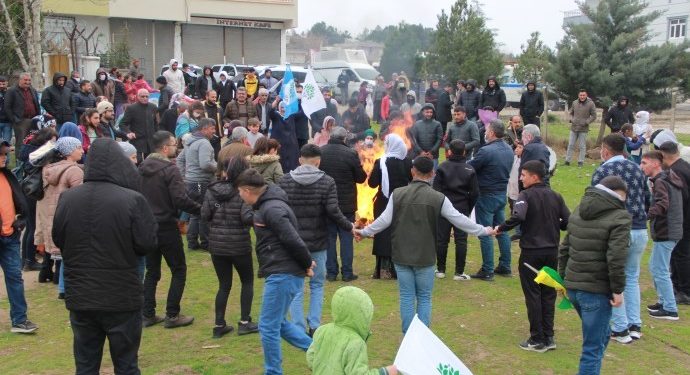 Li Sûr a Amedê pîrozbahiya Newrozê hat lidarxistin