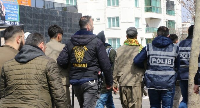 Ji 298 kesên di Newrozê de dîl hatibûn girtin 35 kes hêj nehatine berdan