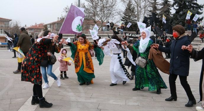 Îzmîr, Şirnex, Enqere, Çewlîk… Her der qada Newrozê ye!