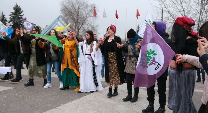 Îzmîr, Şirnex, Enqere, Çewlîk… Her der qada Newrozê ye!