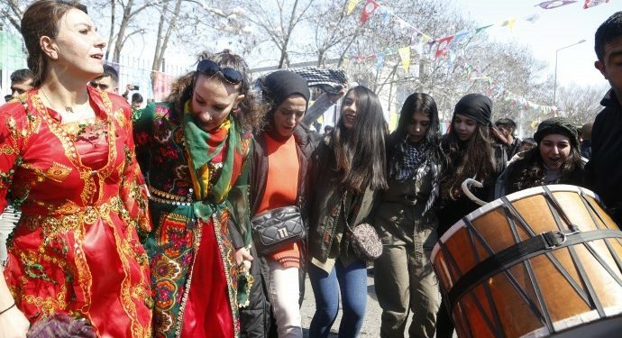 Îzmîr, Şirnex, Enqere, Çewlîk… Her der qada Newrozê ye!