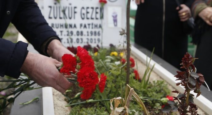 Şehîd Zulkuf Gezen hat bibîranîn