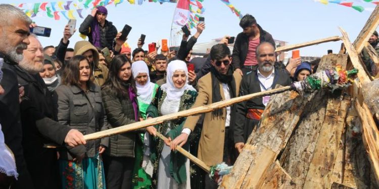 Welatiyên Agirî bi dirûşman agir pêxist