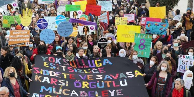 Li Dêrsimê bi sedan jin daketin qadan – Li dijî desthildatdariya mêr em li ser piyan e