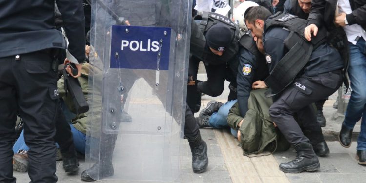 li Şirnexê 4 kes hatin binçavkirin