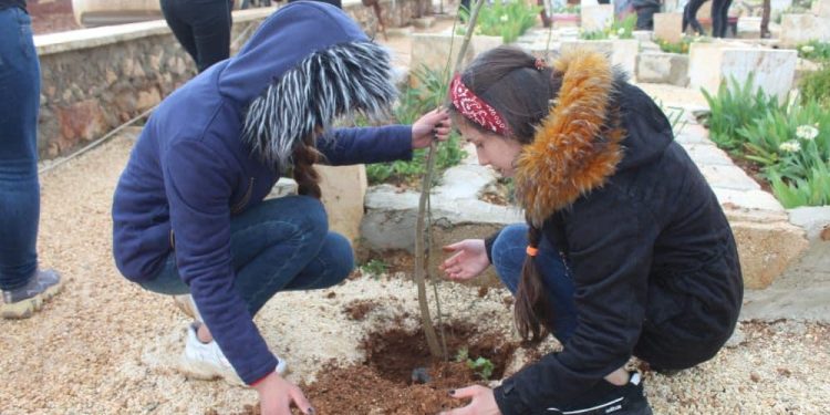Yekitiya Jinên Ciwan li Şehbayê bi boneya 8’ê Adarê dar çandin