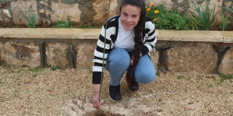 Yekitiya Jinên Ciwan li Şehbayê bi boneya 8’ê Adarê dar çandin