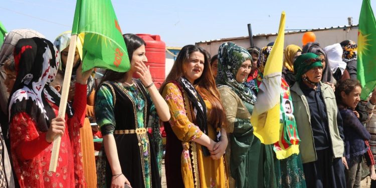 Yekîtiya Jinên Ciwan ên Hesekê li du cihan şanoya xwe pêşkêş kirin