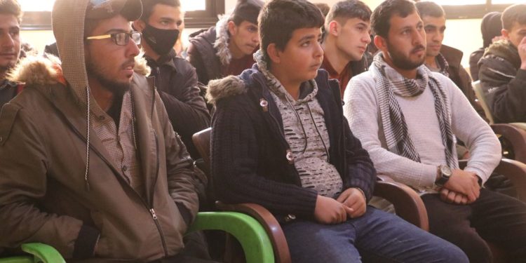 Ciwanan li Tebqayê bi boneya 11’emîn salvegera aloziya Sûriyê semînerek pêk anîn